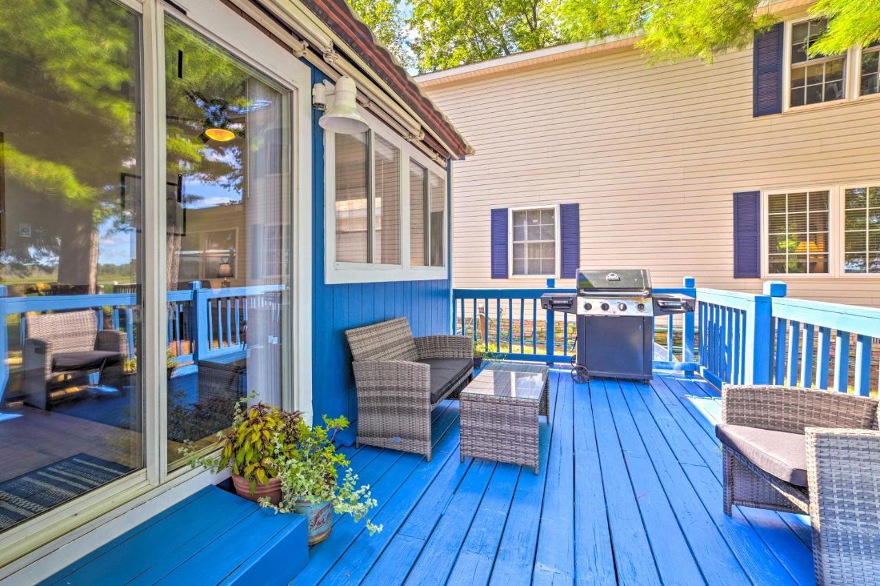 East Tawas Lakefront Getaway With Kayaks And Deck Extérieur photo