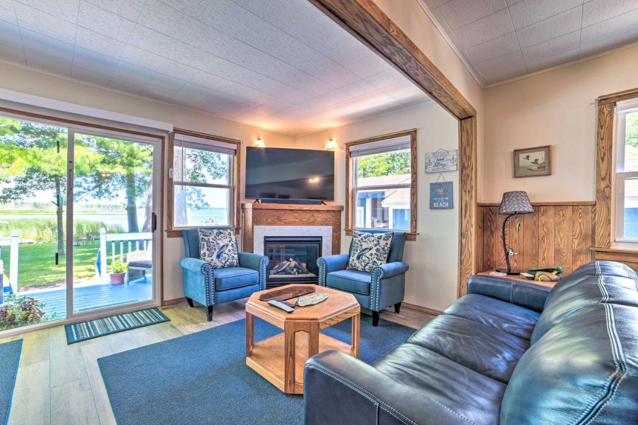 East Tawas Lakefront Getaway With Kayaks And Deck Extérieur photo