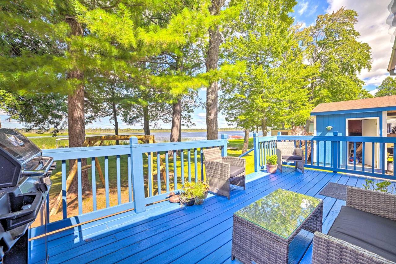 East Tawas Lakefront Getaway With Kayaks And Deck Extérieur photo
