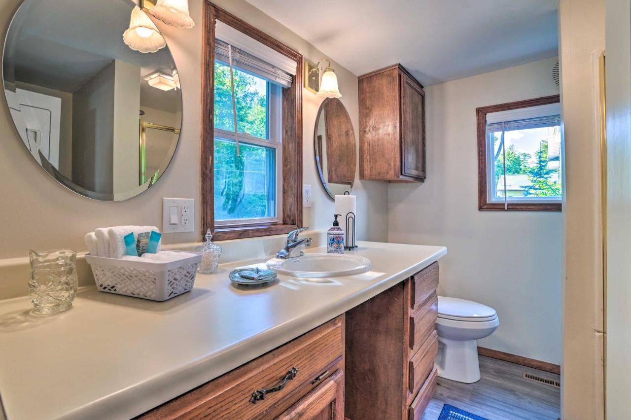 East Tawas Lakefront Getaway With Kayaks And Deck Extérieur photo